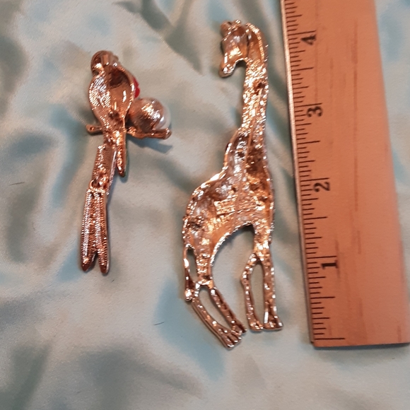 Brand New Set of Two Amazing Sparkling Brooches - Picture 4 of 4